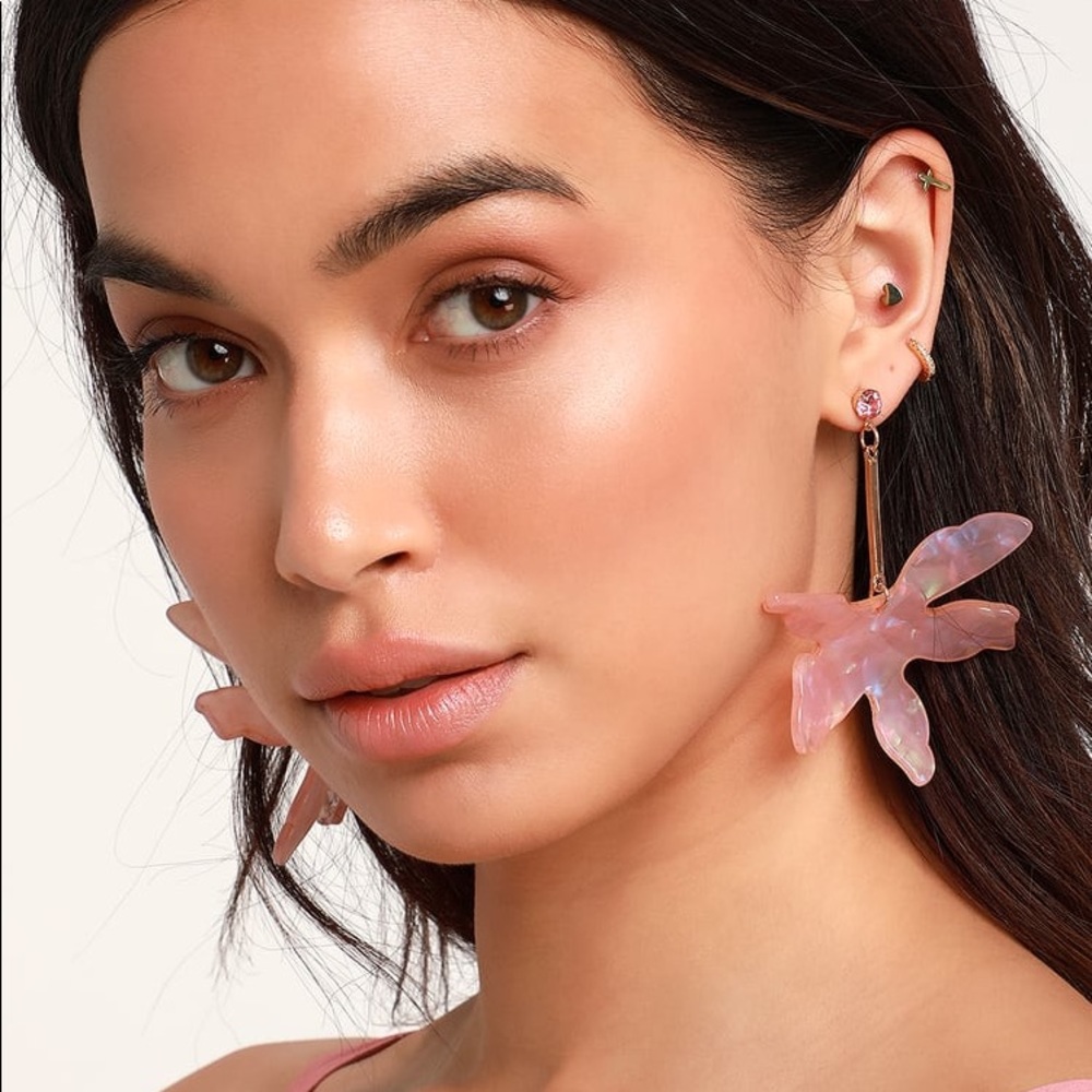 🍐2 for $30🍐 Lulu Felicia Pink Acrylic Flower Iridescent Earrings